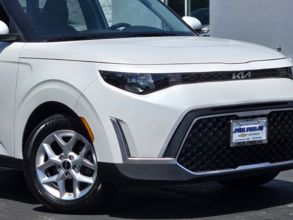 Used 2025 Kia Soul LX w/ LX Technology Package FWD image 3