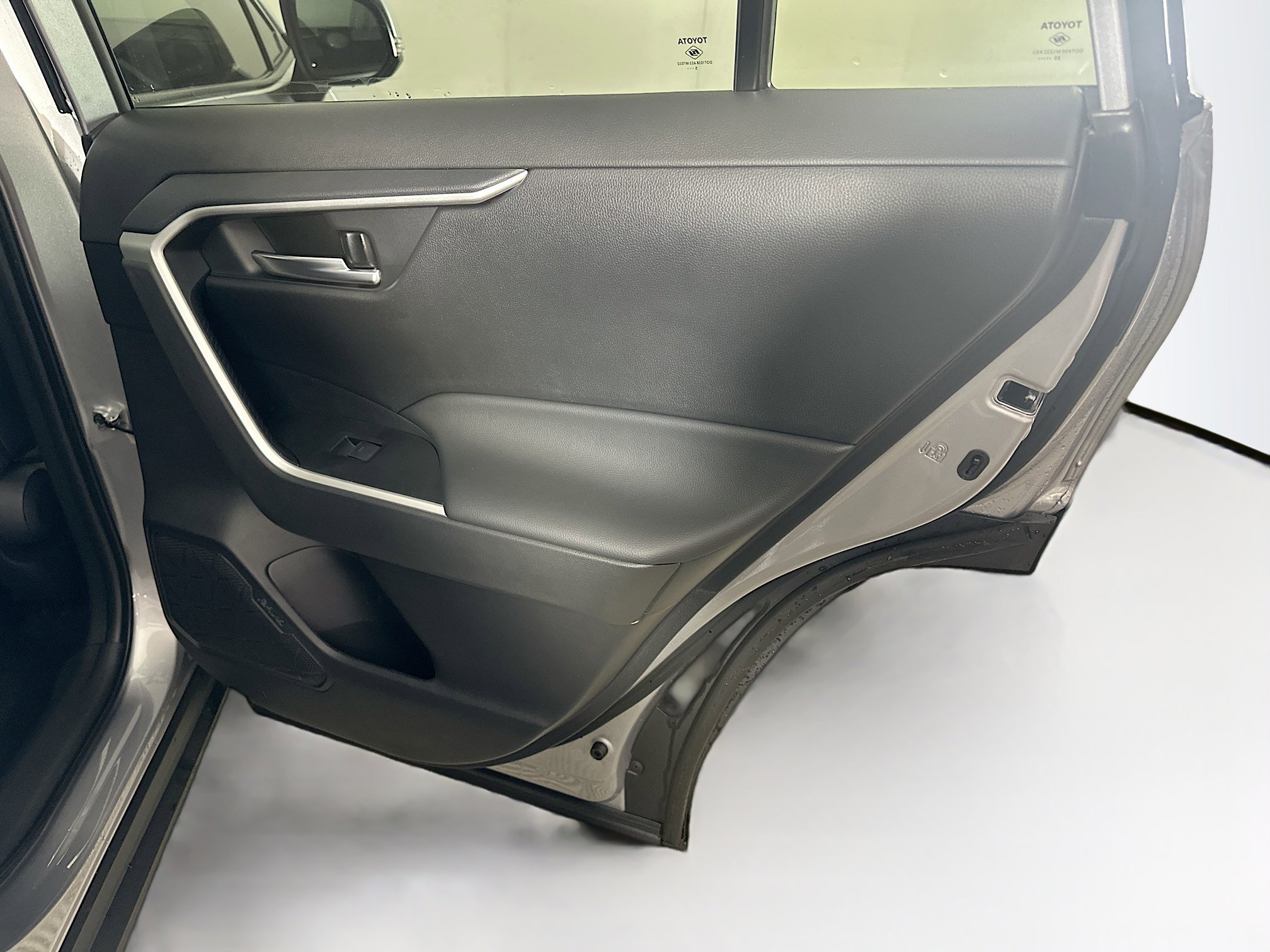 Used 2025 Toyota RAV4 XLE w/ Convenience Package image 32