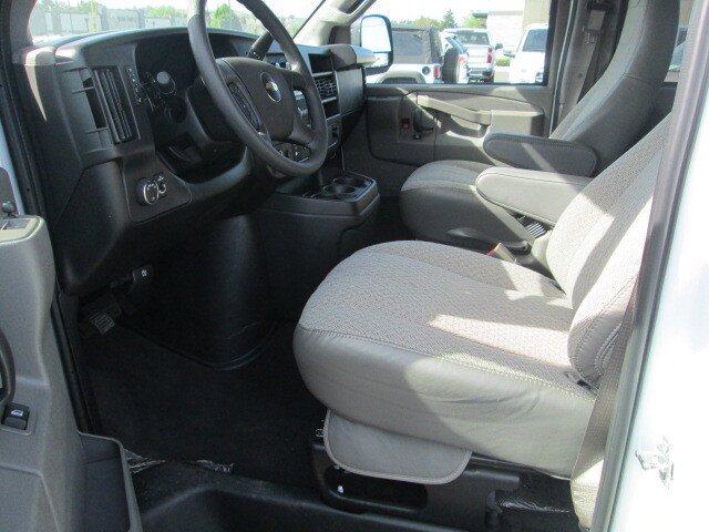 Used 2025 Chevrolet Express 3500 LT w/ LT Preferred Equipment Group RWD image 5