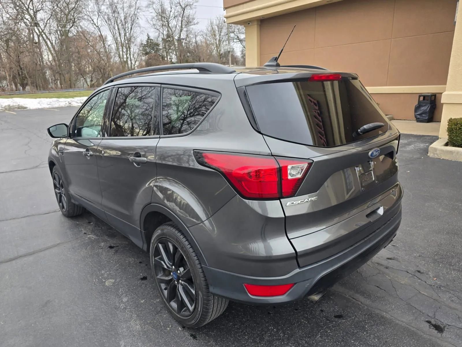 Used 2019 Ford Escape SE image 12