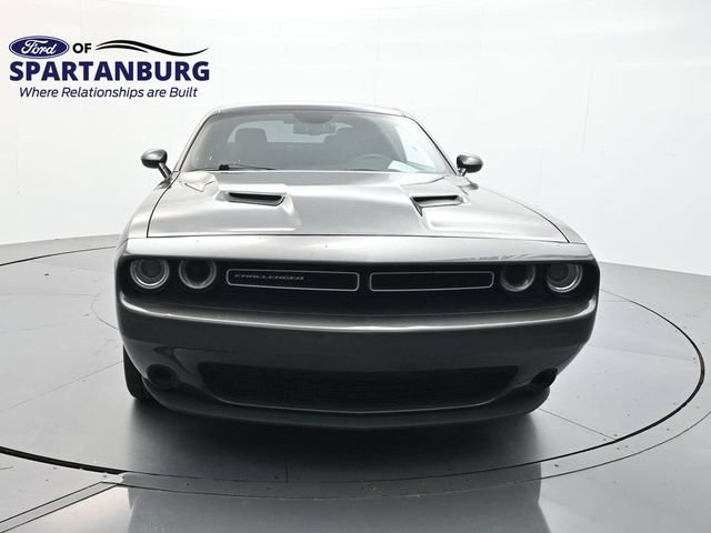 Used 2016 Dodge Challenger SXT w/ Driver Convenience Group RWD image 2