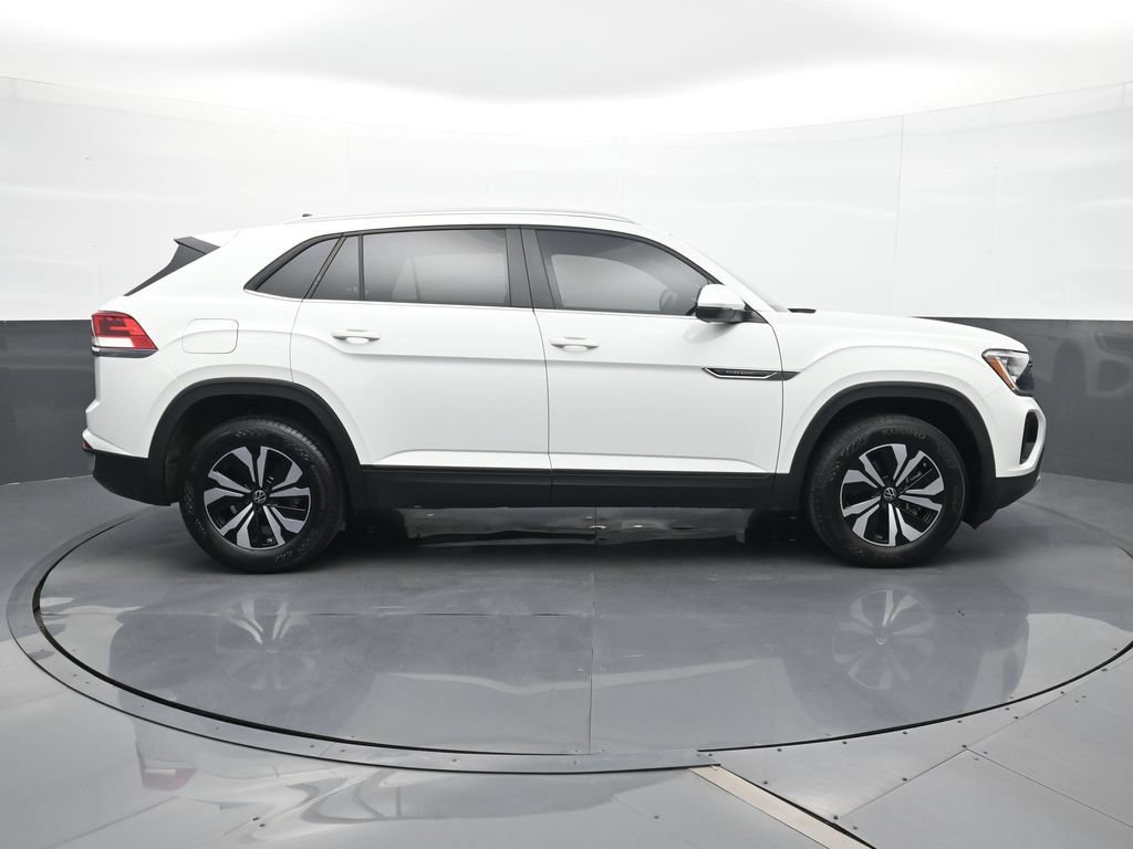 Used 2024 Volkswagen Atlas Cross Sport SE FWD image 23