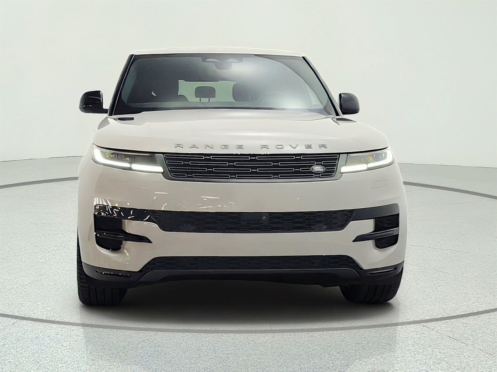 Used 2025 Land Rover Range Rover Sport SE AWD/4WD image 2