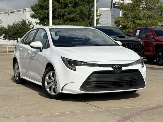Used 2025 Toyota Corolla LE FWD image 2