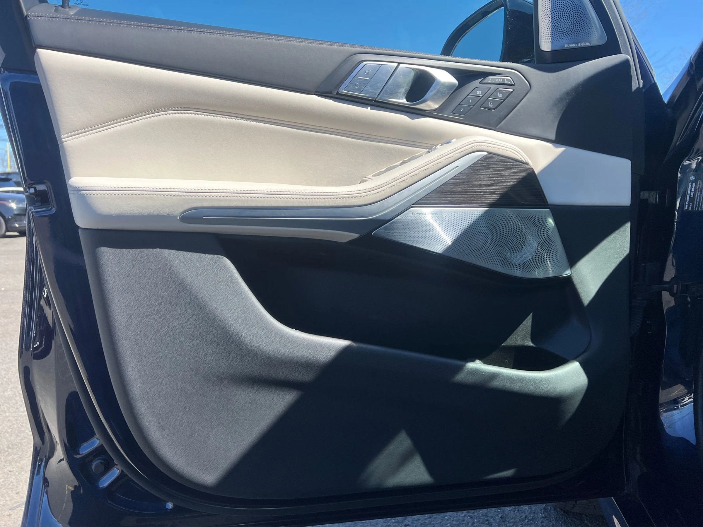 Used 2021 BMW X7 M50i AWD/4WD image 15