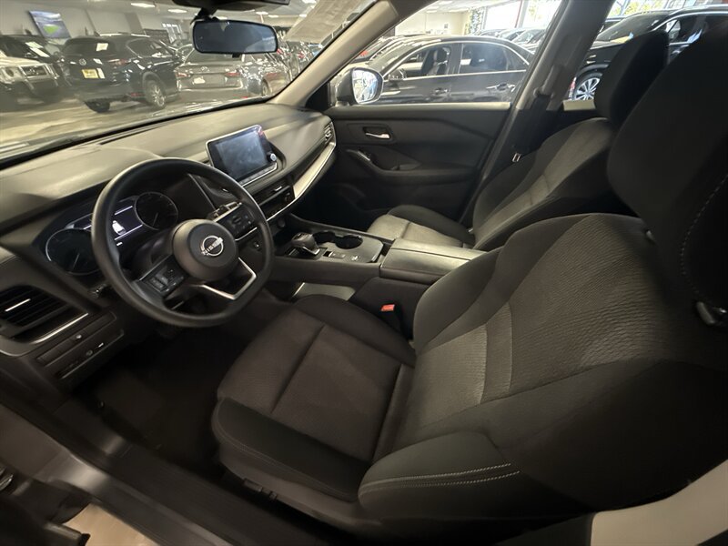 Used 2024 Nissan Rogue SV FWD image 15