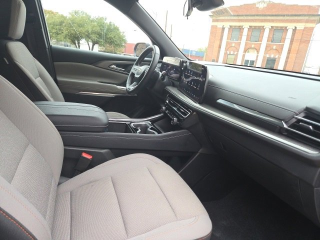 Used 2025 Chevrolet Traverse LT image 14