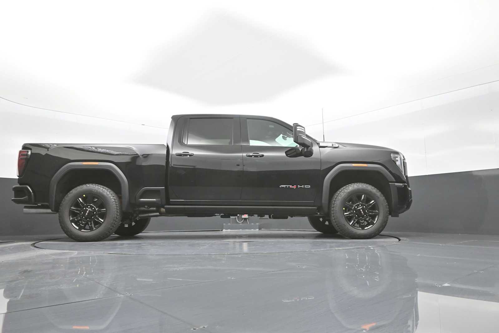 New 2026 GMC Sierra 2500 AT4 w/ AT4 Premium Plus Package AWD/4WD image 39
