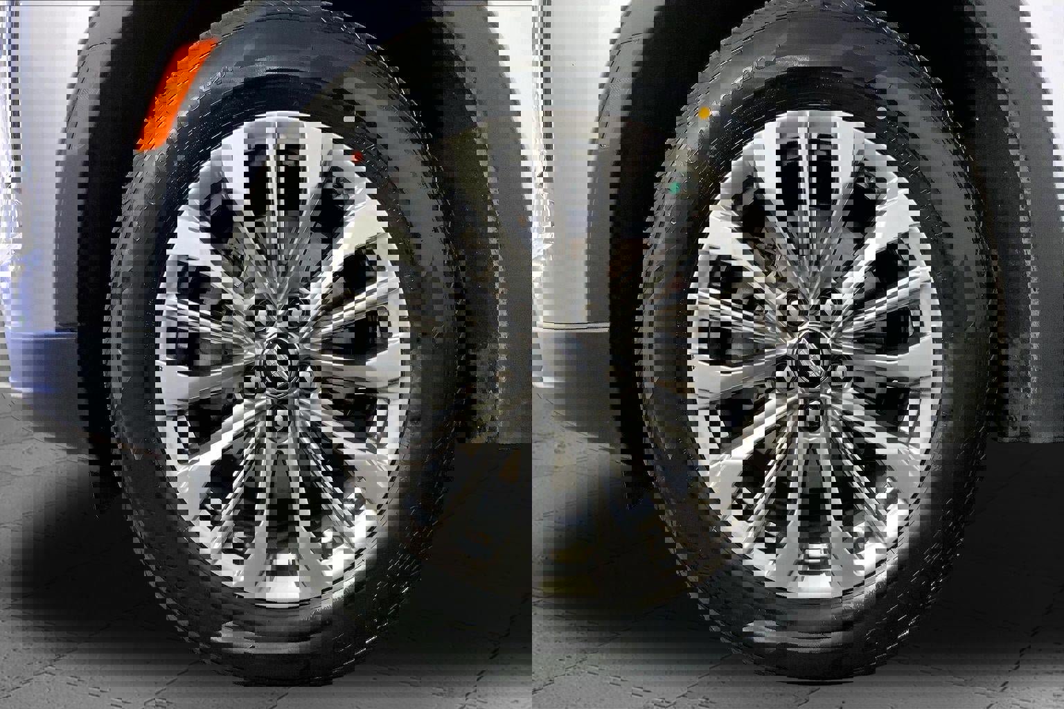 Used 2024 Cadillac XT4 Premium Luxury image 9