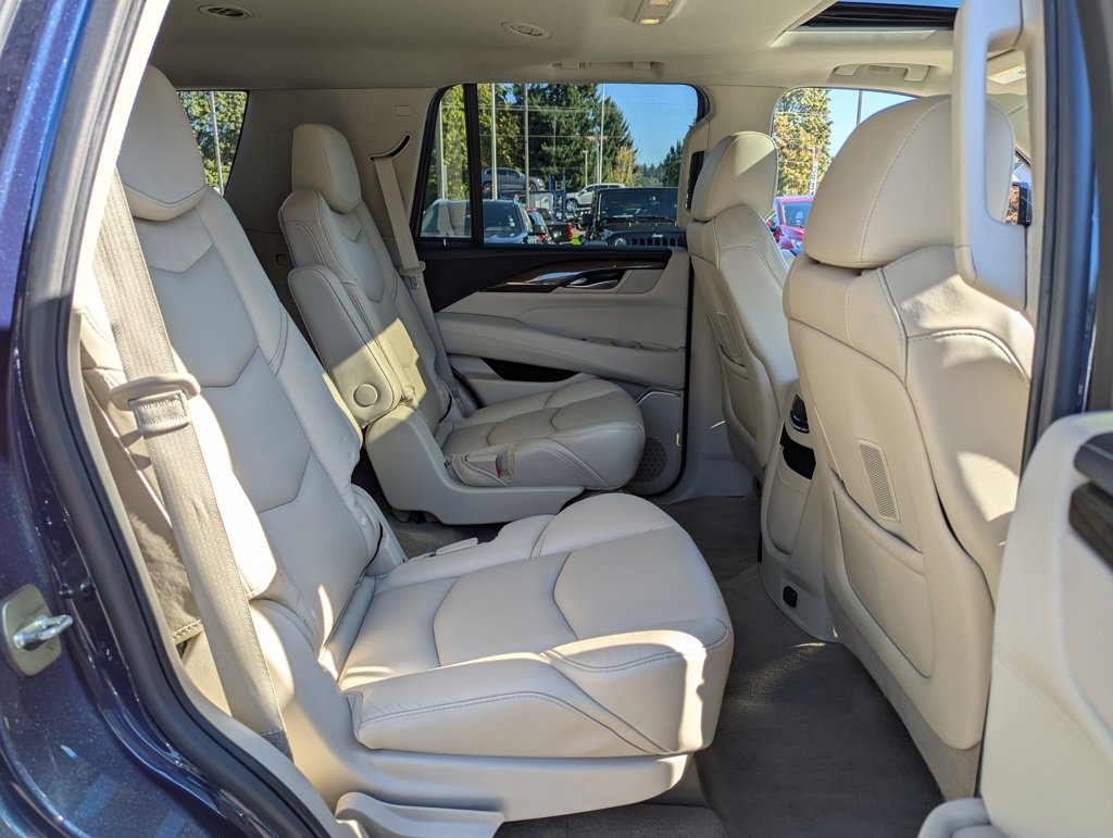 Used 2018 Cadillac Escalade Luxury image 38