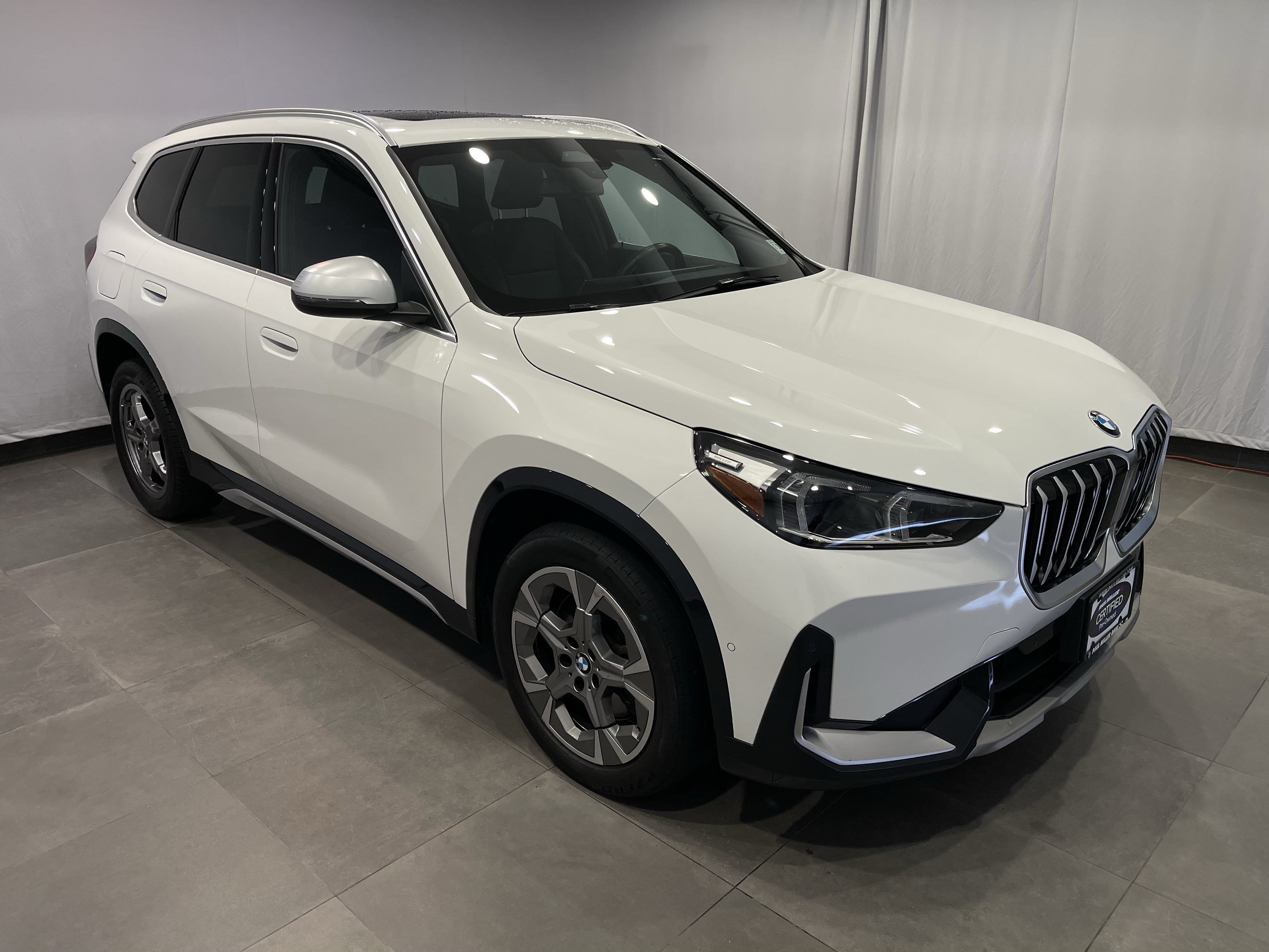 Used 2023 BMW X1 xDrive28i w/ Convenience Package AWD/4WD image 3