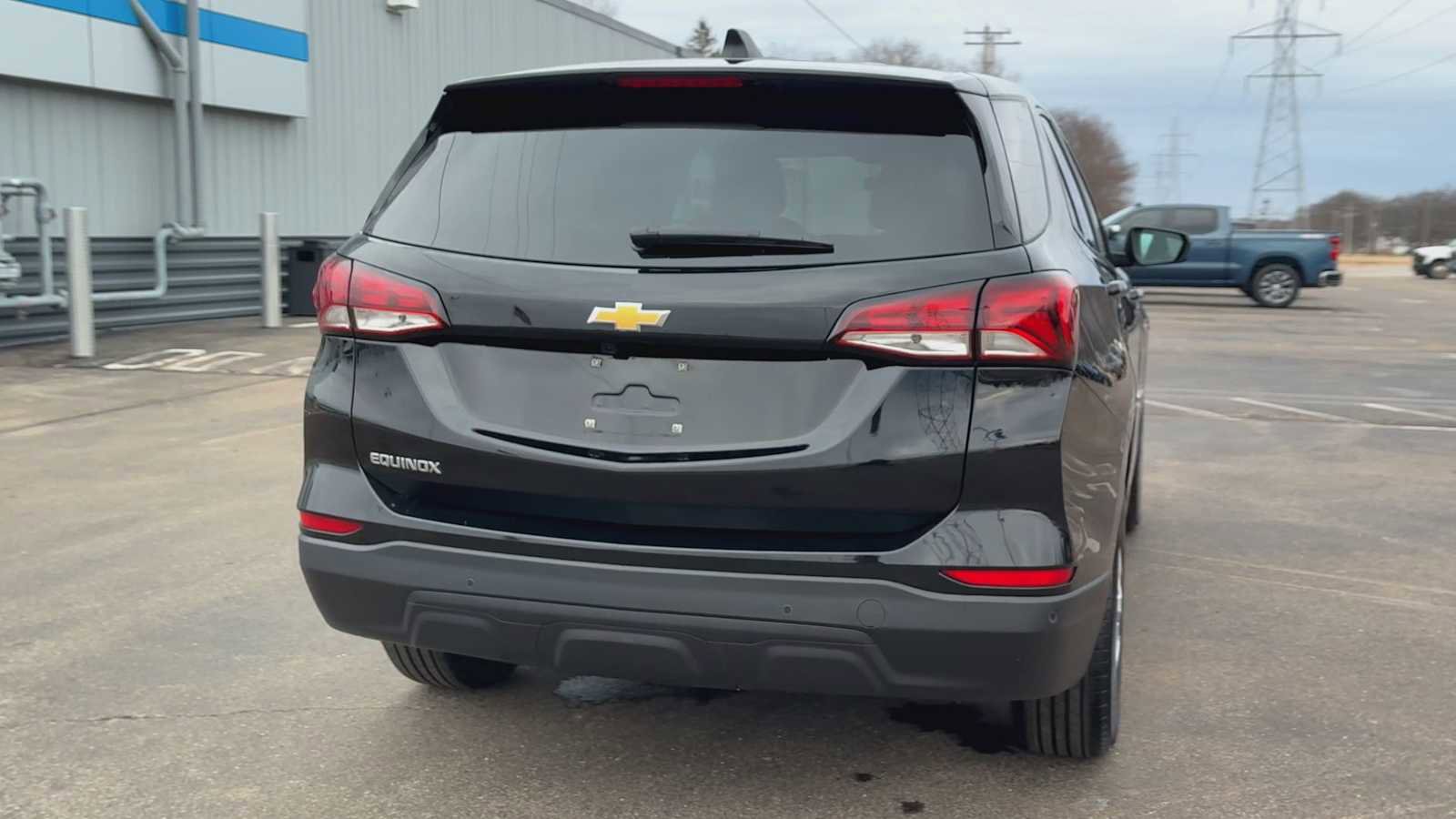 Used 2024 Chevrolet Equinox LS w/ LS Convenience Package image 3