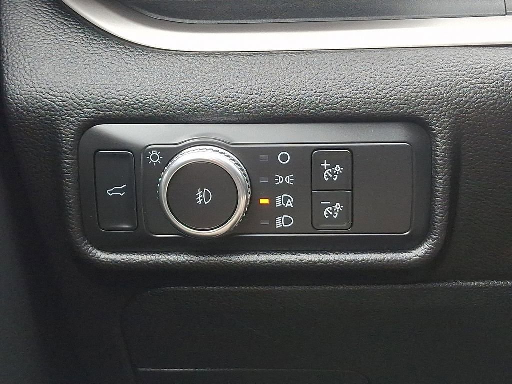 Used 2021 Ford Explorer XLT w/ Equipment Group 202A image 24