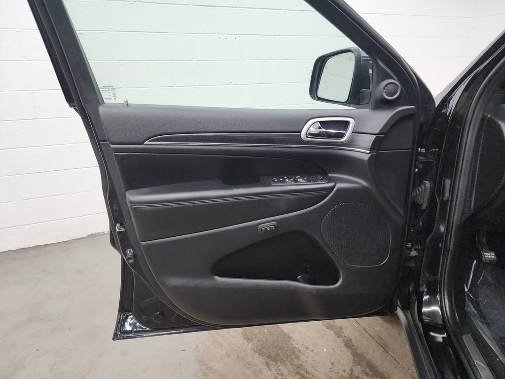 Used 2022 Jeep Grand Cherokee Limited image 9