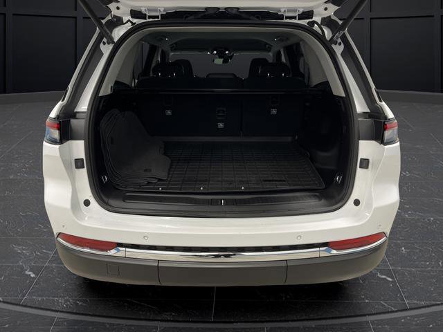 Used 2023 Jeep Grand Cherokee Limited w/ Luxury Tech Group II image 14