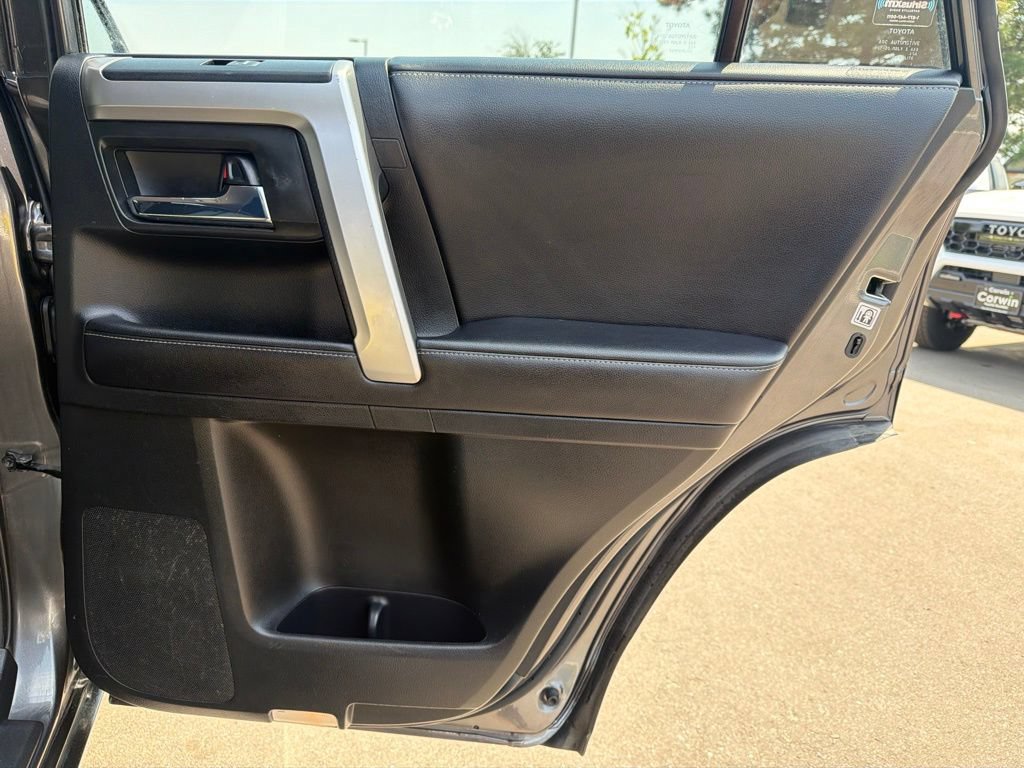 Used 2018 Toyota 4Runner SR5 AWD/4WD image 13