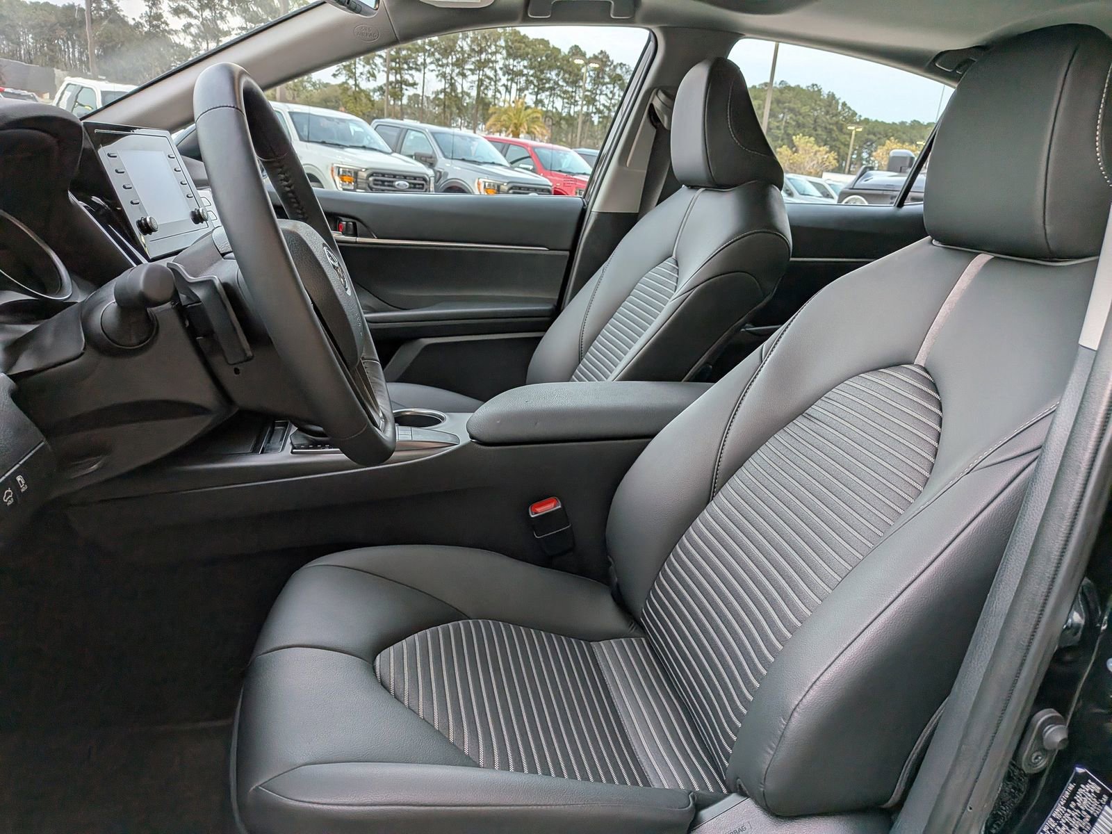 Used 2024 Toyota Camry SE w/ Convenience Package image 10