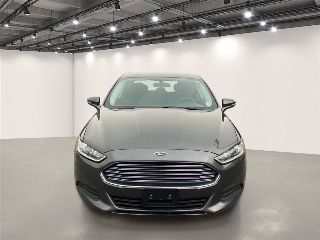 Used 2016 Ford Fusion SE FWD image 2