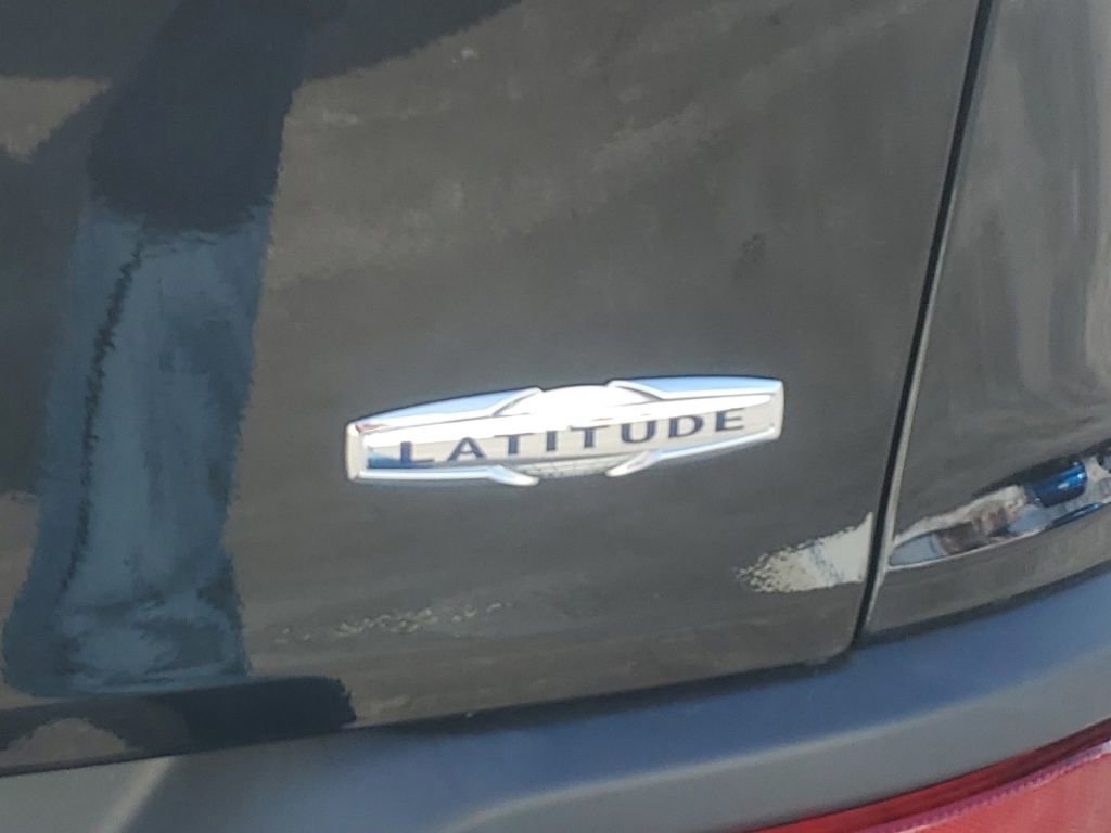 Used 2017 Jeep Cherokee Latitude w/ Comfort & Sound Group image 7