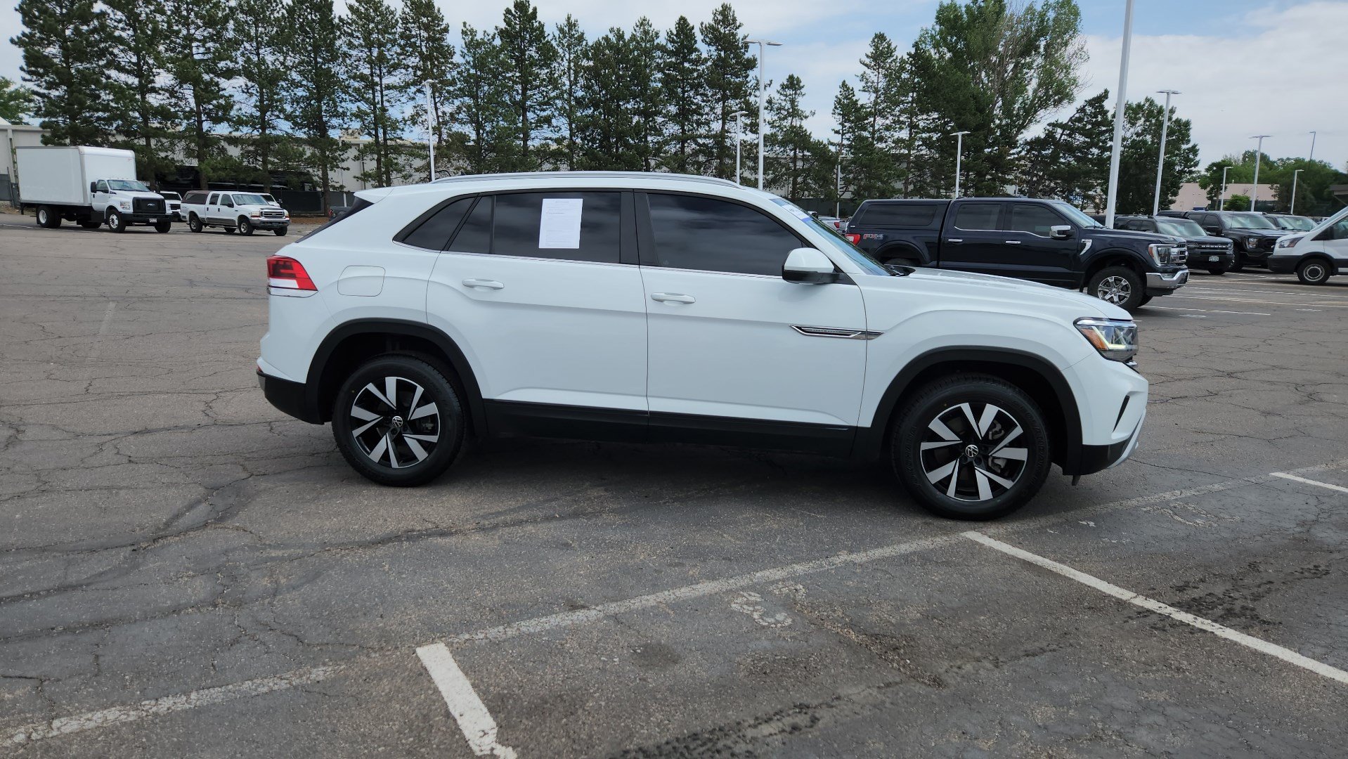Used 2022 Volkswagen Atlas Cross Sport SE FWD image 13