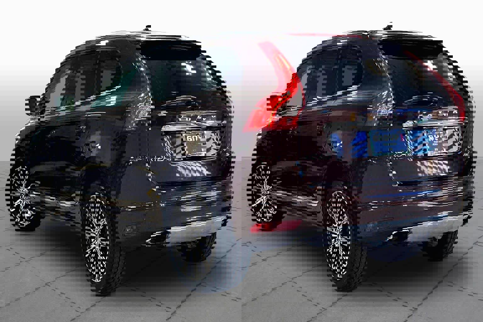 Used 2017 Volvo XC60 T6 Inscription w/ Climate Package AWD/4WD image 12