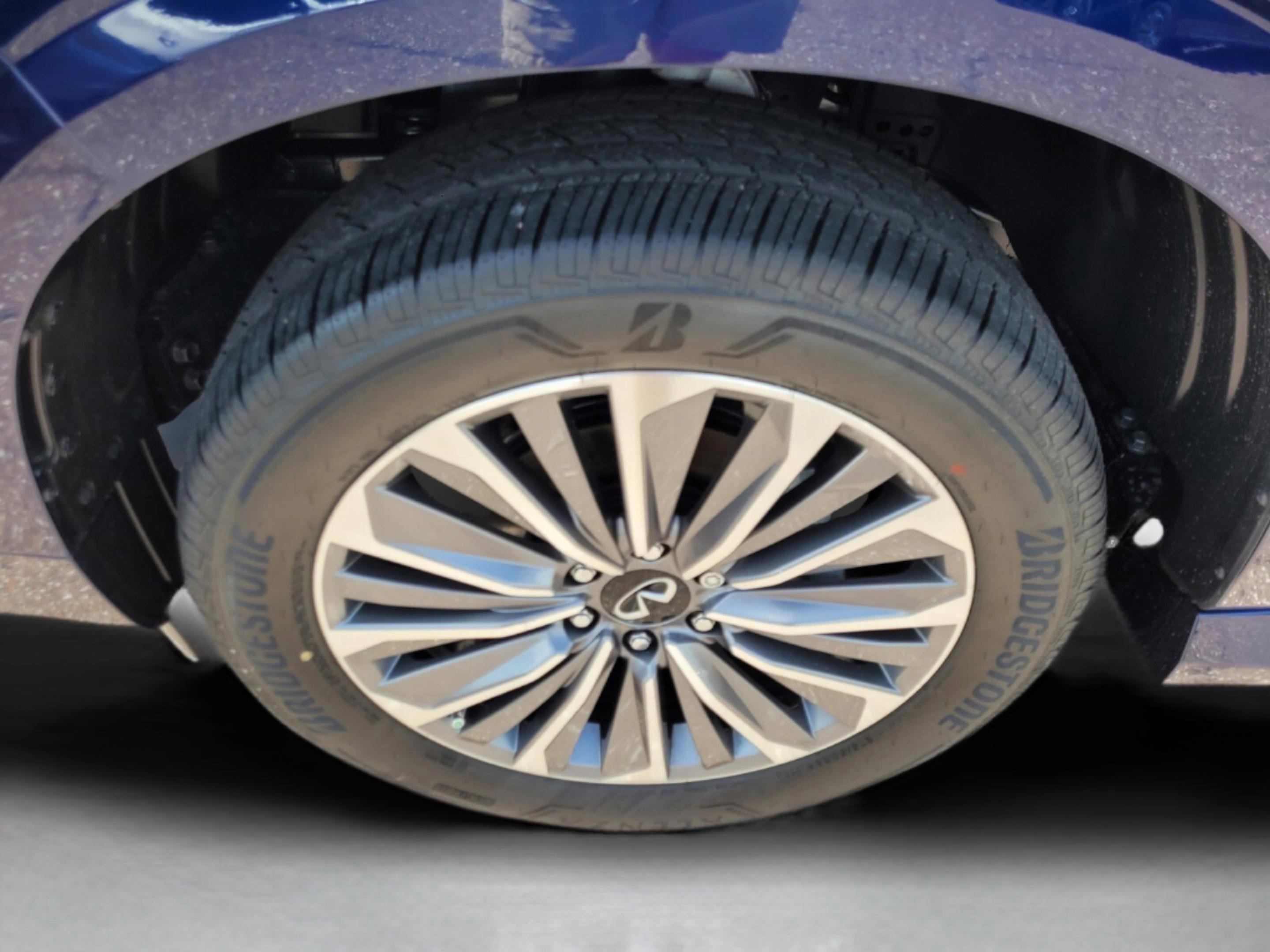 Certified 2025 INFINITI QX80 Sensory image 42