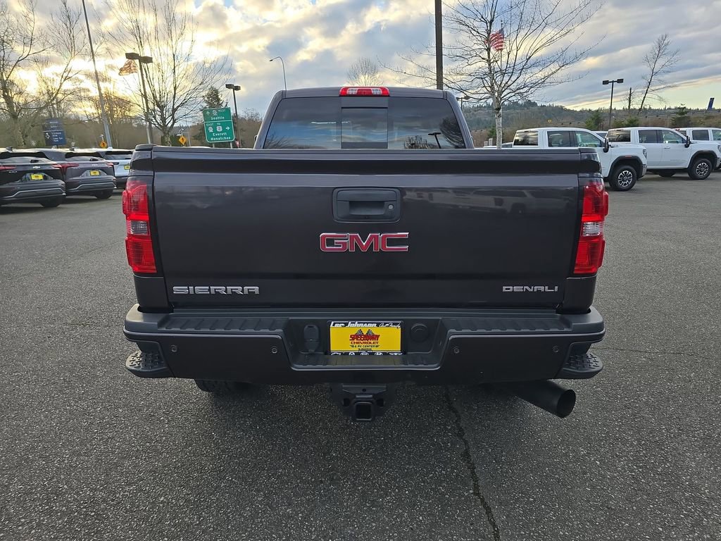 Used 2015 GMC Sierra 2500 Denali w/ Duramax Plus Package image 5