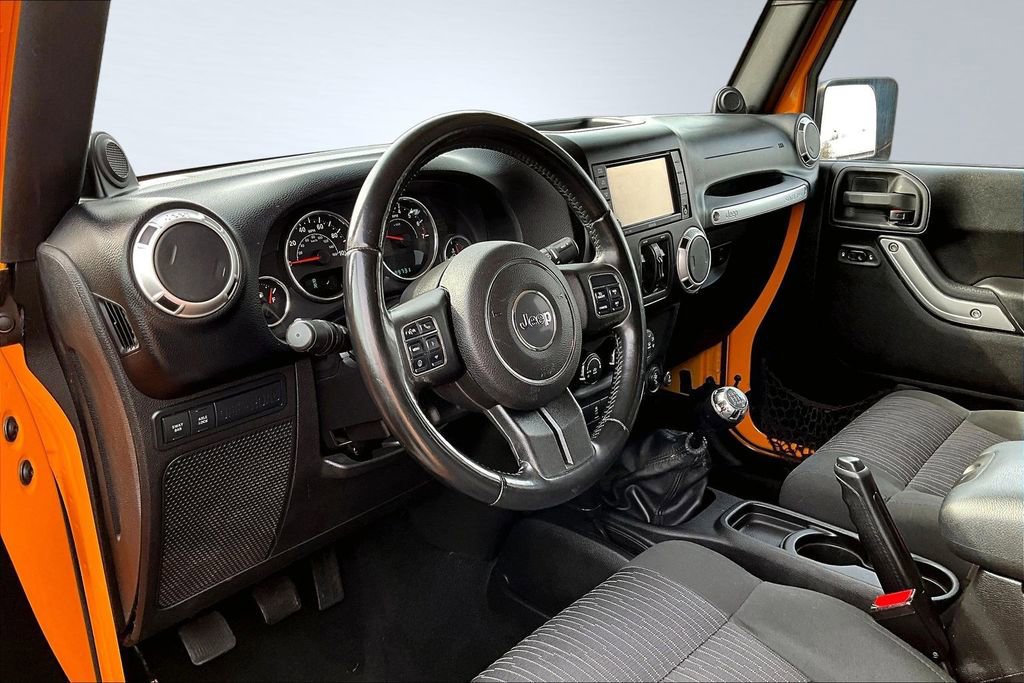 Used 2012 Jeep Wrangler Unlimited Rubicon w/ Dual Top Group AWD/4WD image 14