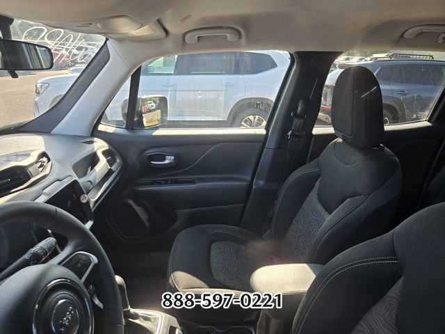Used 2023 Jeep Renegade Latitude AWD/4WD image 2