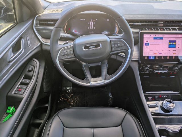 New 2025 Jeep Grand Cherokee Limited w/ Black Appearance Package image 14