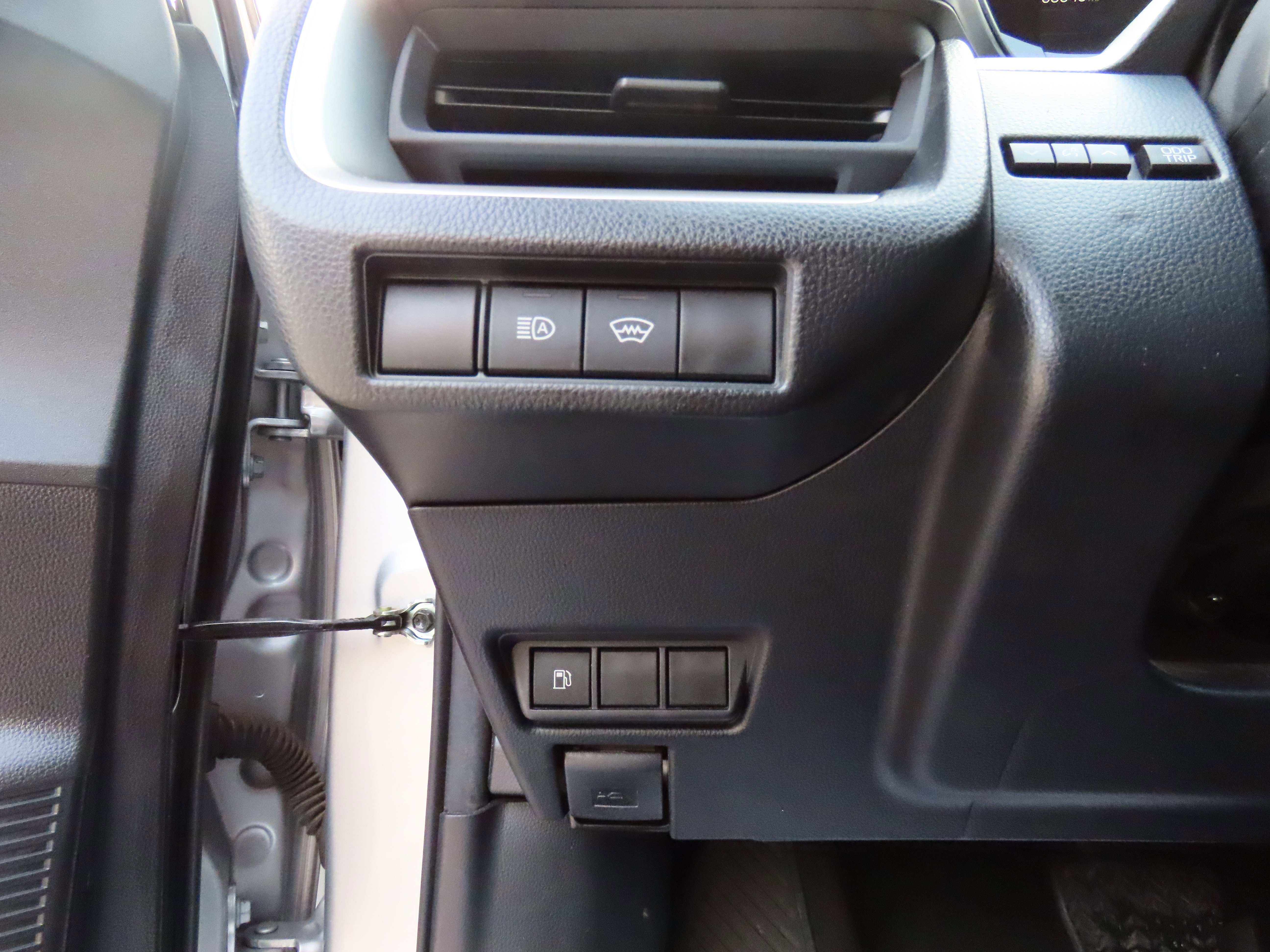 Used 2024 Toyota Prius LE image 33