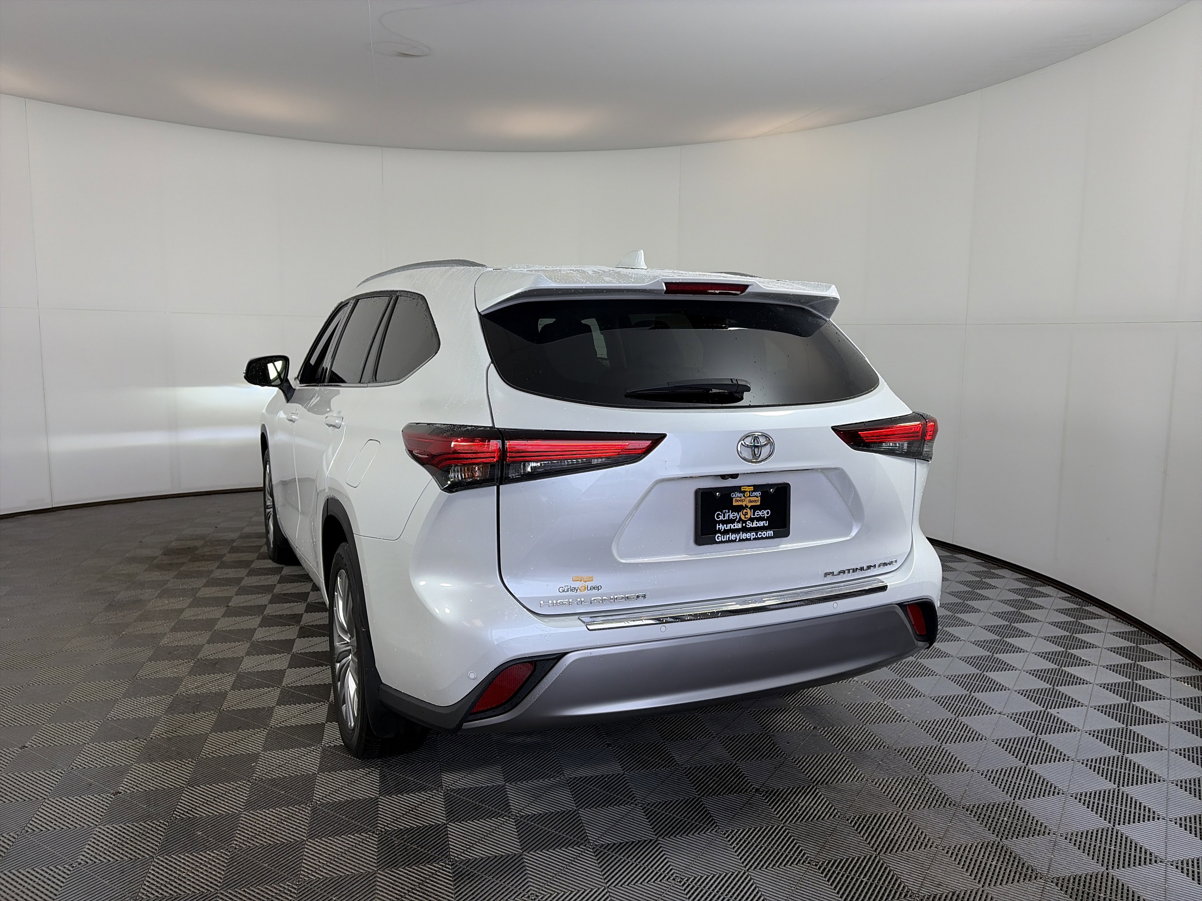 Used 2023 Toyota Highlander Platinum image 9