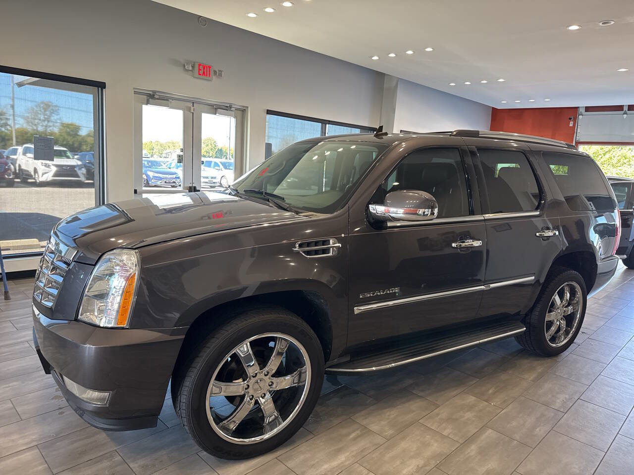 Used 2011 Cadillac Escalade Luxury image 6