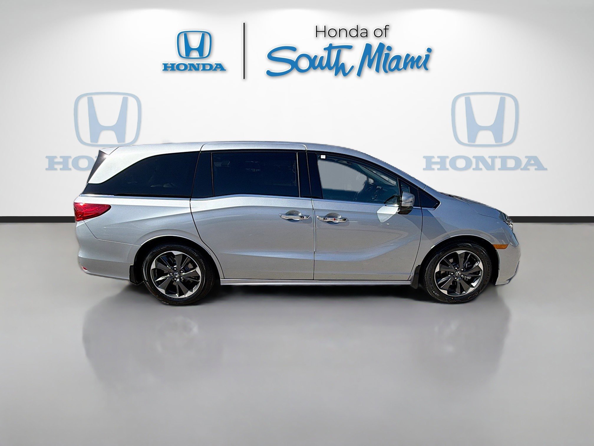 Used 2023 Honda Odyssey Elite image 8