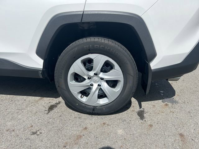 Used 2021 Toyota RAV4 LE image 4