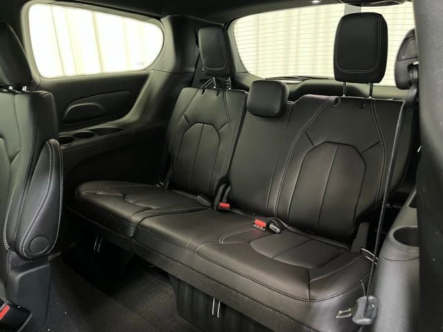 New 2026 Chrysler Pacifica Select AWD/4WD image 24