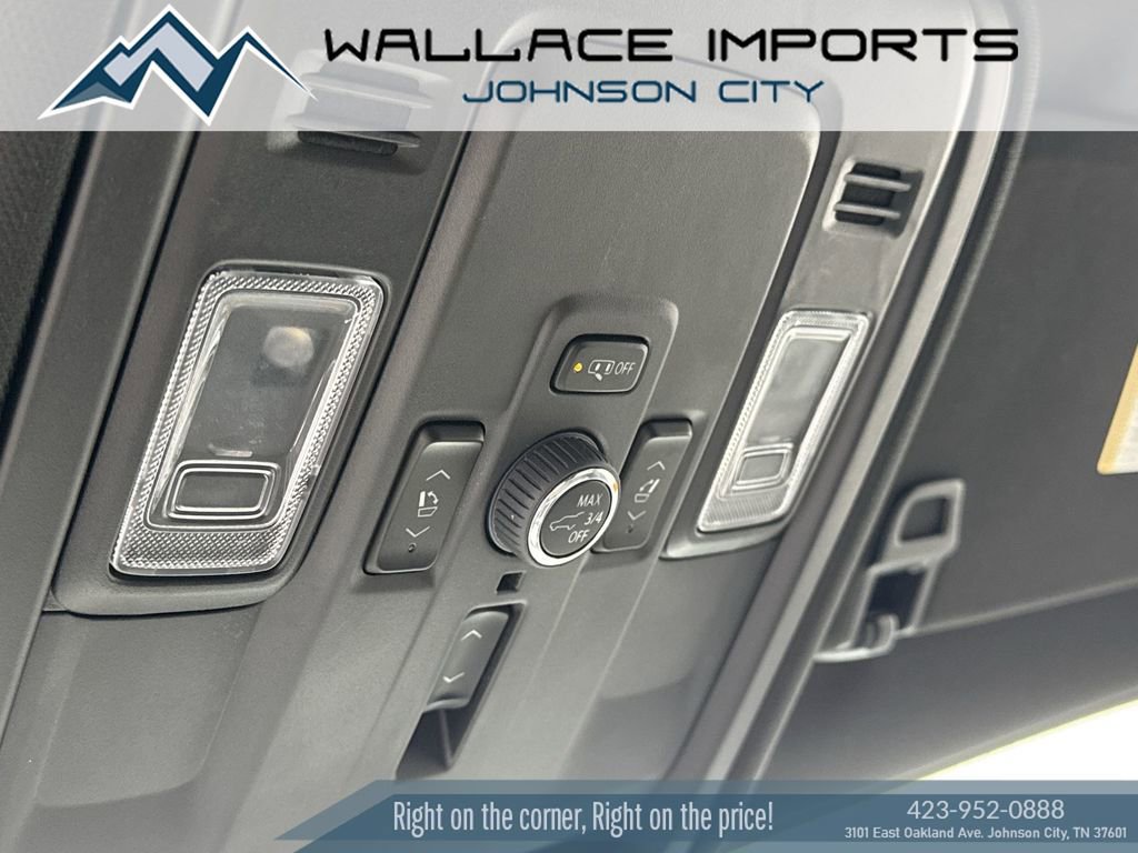 Used 2025 GMC Yukon Denali AWD/4WD image 34