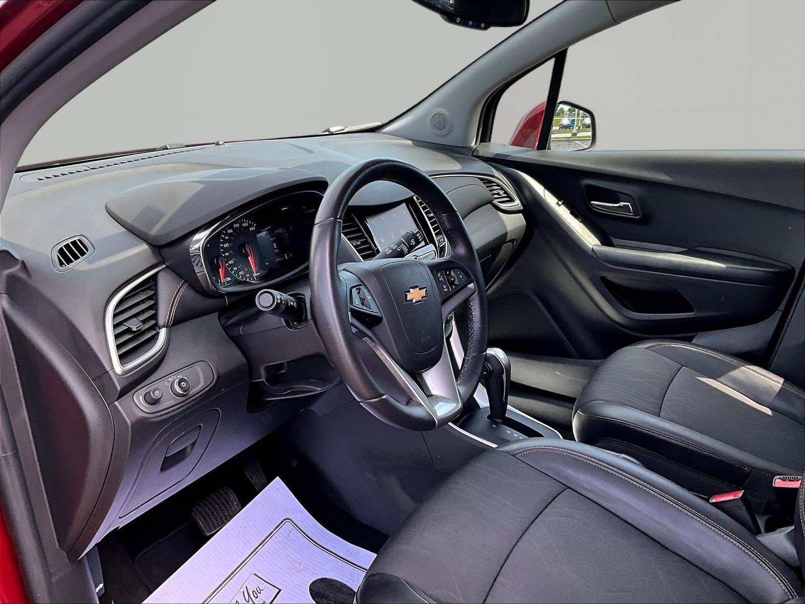 Used 2022 Chevrolet Trax LT w/ LT Convenience Package AWD/4WD image 17