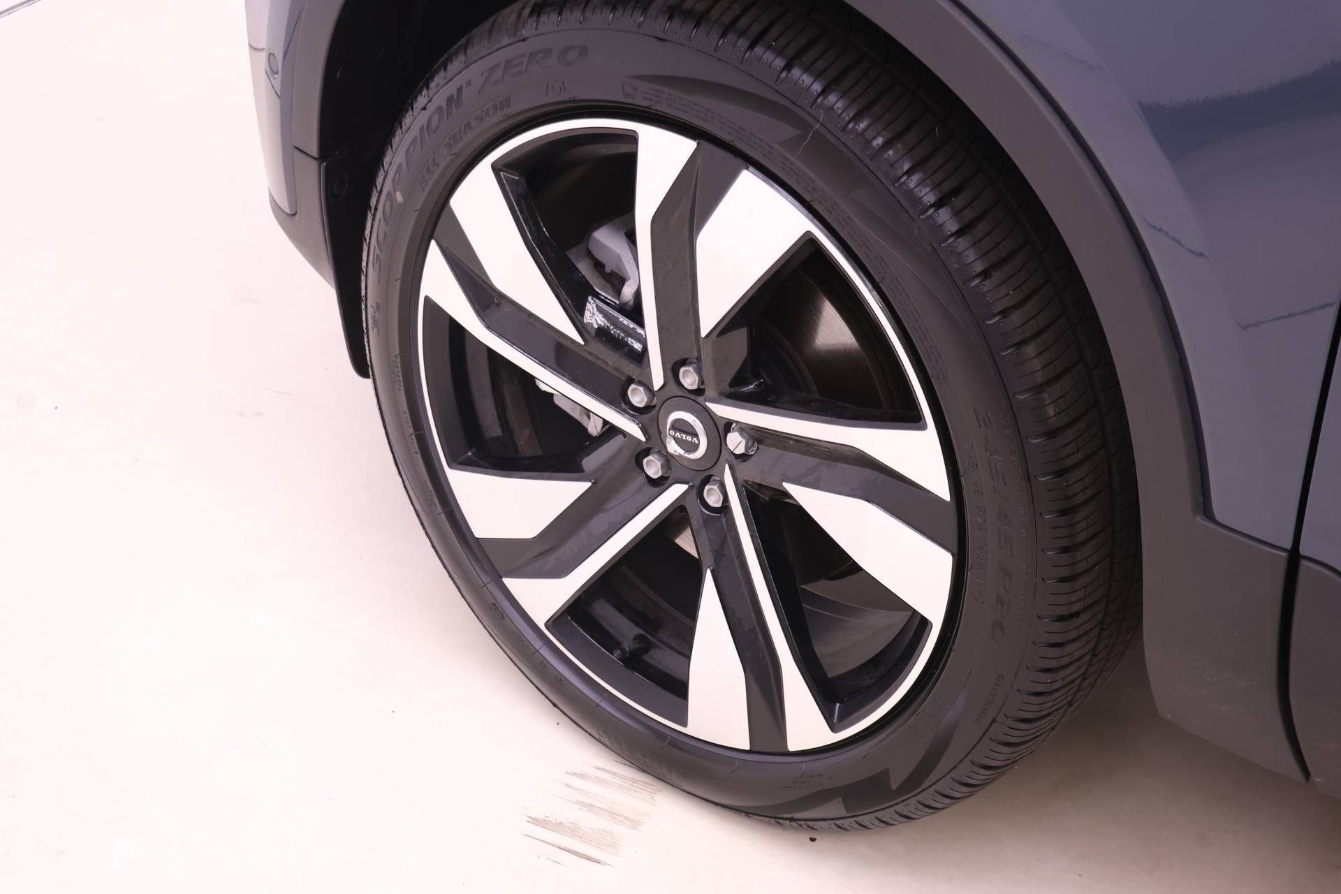 New 2026 Volvo XC40 B5 Plus w/ Protection Package Premier AWD/4WD image 22