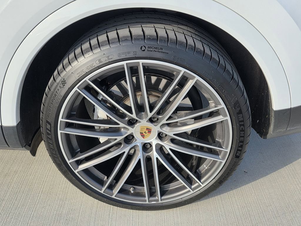 Used 2022 Porsche Cayenne image 13