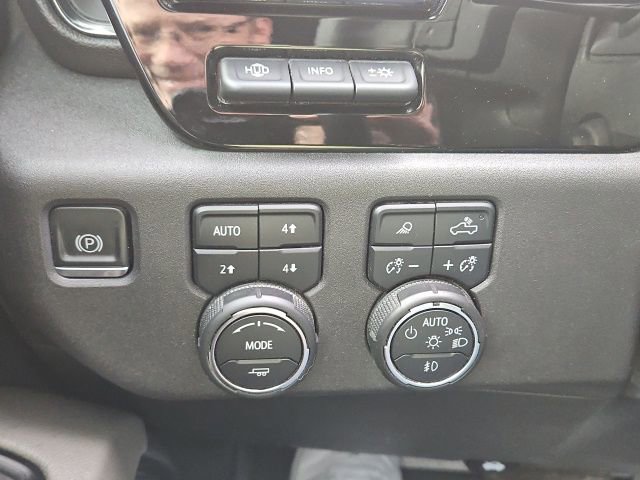 Used 2023 Chevrolet Silverado 1500 ZR2 w/ Technology Package image 28