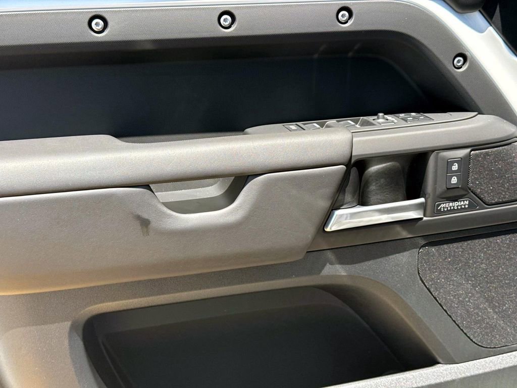 New 2025 Land Rover Defender 130 X-Dynamic SE image 16