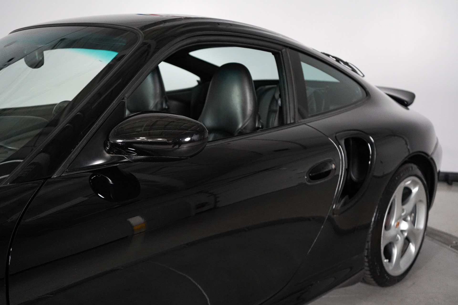 Used 2001 Porsche 911 Turbo AWD/4WD image 2