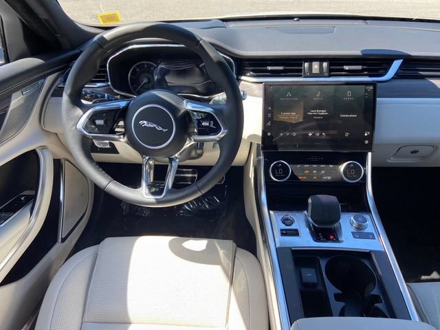 Used 2023 Jaguar XF R-Dynamic SE AWD/4WD image 12