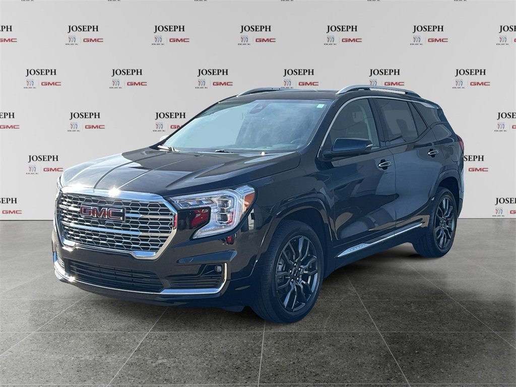 Used 2023 GMC Terrain Denali w/ Black Diamond Edition image 4
