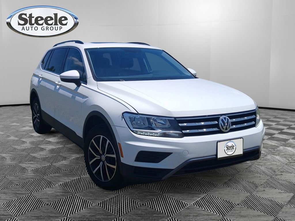 Used 2019 Volkswagen Tiguan SE w/ Panoramic Sunroof Package FWD image 3