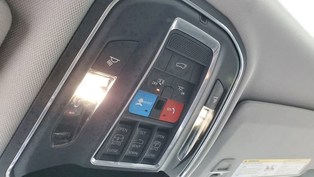 Certified 2023 Jeep Grand Cherokee Limited image 24