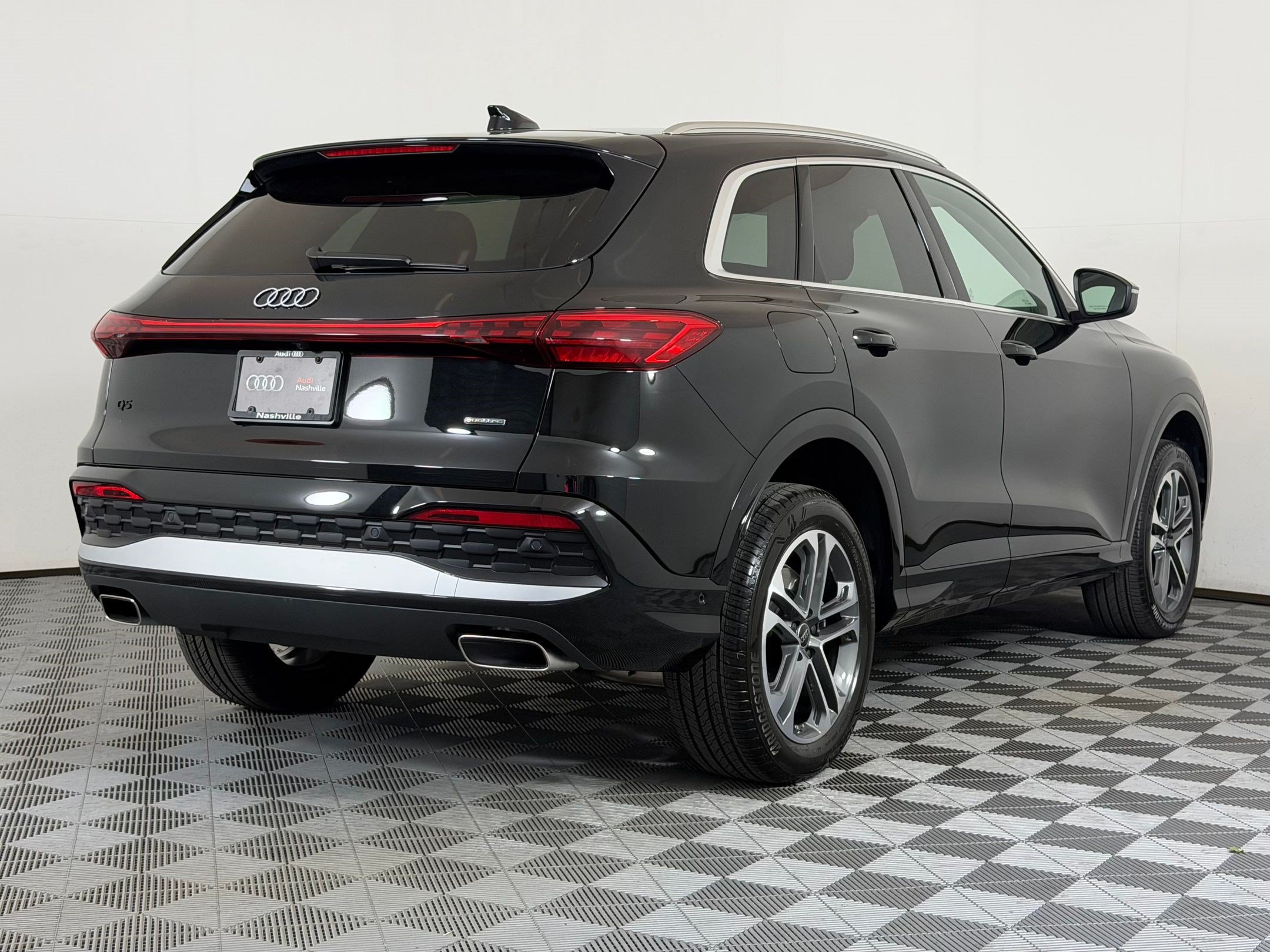 Used 2025 Audi Q5 Premium w/ Convenience Package AWD/4WD image 9