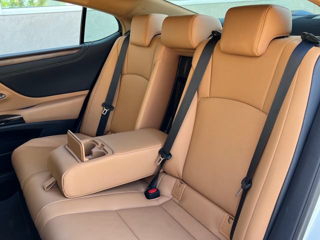 Used 2025 Lexus ES 300h w/ Premium Package FWD image 22