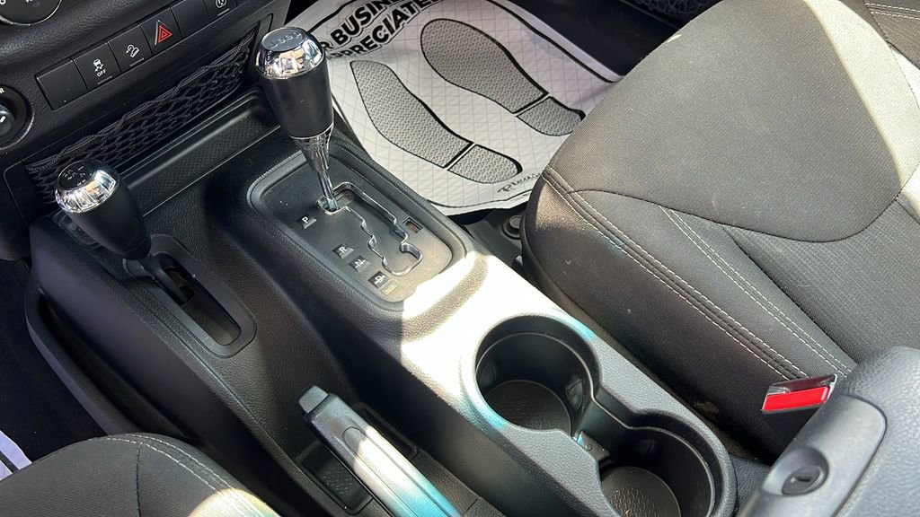 Used 2017 Jeep Wrangler Unlimited Sahara AWD/4WD image 22